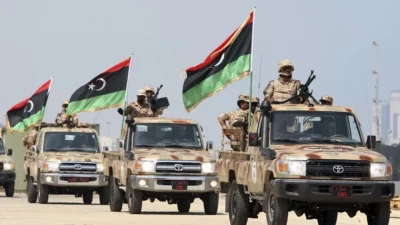 Escalada militar en la capital de Libia: Muere el líder de una poderosa milicia y piden a los ciudadanos permanecer en casa