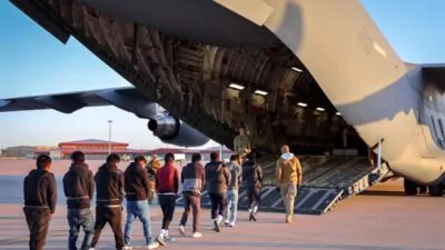 EE.UU. oculta el destino de ocho migrantes y abogados denuncian expulsión a Sudán del Sur