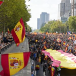 Miles de personas protestan contra Sánchez en Madrid y piden elecciones anticipadas