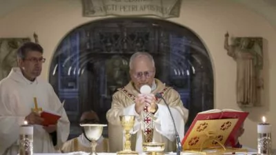 León XIV emprende su pontificado con un llamamiento a la paz en el mundo y a la unidad