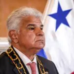 «Panamá no puede vivir enfrentada», dice Mulino al visitar a menor herida durante protesta