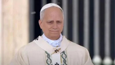 León XIV actualiza su documento nacional peruano en El Vaticano
