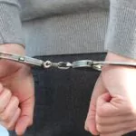 Arresto domiciliario para pareja acusada de estafar más de US$2 millones a 113 personas