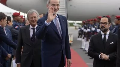 Rey de España llega a Santo Domingo para participar en el Congreso Mundial del Derecho