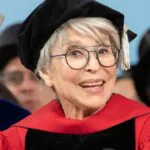 Rita Moreno recibe un doctorado honorífico de Harvard por su brillante aporte a las artes