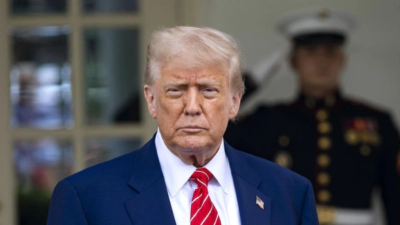 Trump afirma que sería «estúpido» rechazar el polémico avión regalado por Catar