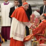 Un deseo de «suerte» al cardenal Parolin en la misa antes del cónclave suscita curiosidad