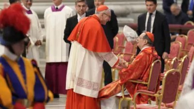Un deseo de «suerte» al cardenal Parolin en la misa antes del cónclave suscita curiosidad