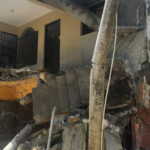 Moradores temen tragedia por casa a punto de caer