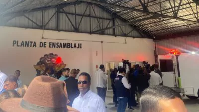 Presidente Abinader inaugura planta de ensamblaje de vehículos de la industria militar  en San Cristóbal
