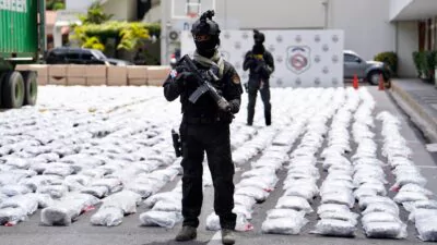 Autoridades decomisan el presunto mayor cargamento de marihuana en el país