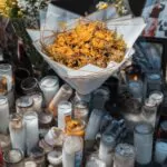 Alcaldía del DN coloca nuevas flores en altar Jet Set a propósito de conmemorarse primer mes de la tragedia