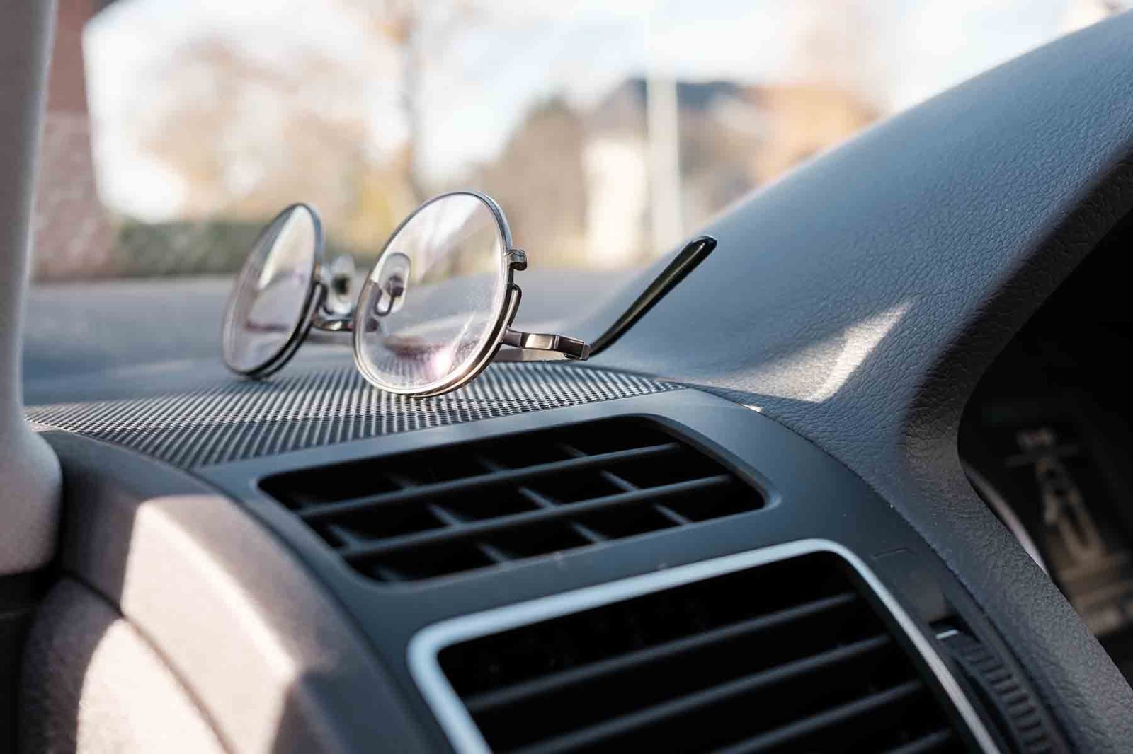 ¡Cuidado con el calor! Objetos que no debes dejar en el auto