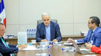 Presidente de COOPNAMA se reúne con el ministro de Educación para fortalecer colaboración institucional