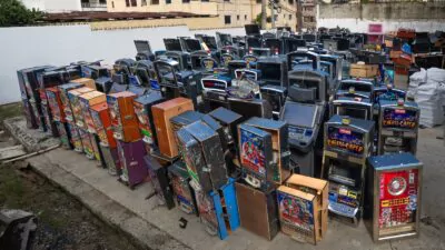 Ministerio de Hacienda destruye más de 1,500 equipos usados para venta ilegal de juegos de azar