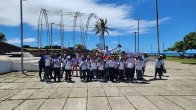 Británico Callum Bates recauda fondos caminando de Santo Domingo a Puerto Plata para fortalecer la educación