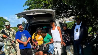 Apresan a tres hombres ocultaban haitianas indocumentadas entre maniquíes en Montecristi