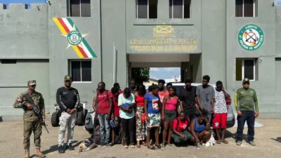 Detienen 17 inmigrantes indocumentados en una jeepeta en Dajabón