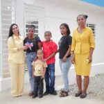 Familia en Quita Sueño recibe casa amueblada gracias a Fundación Refidomsa