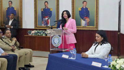 Yeni Berenice exhorta a jóvenes estudiantes a conocer sus derechos, estudiar y ser siempre empáticos