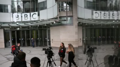 La BBC propone un plan para combatir la desconfianza en la información y las instituciones