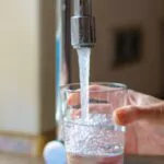 Florida sigue los pasos de Utah y prohíbe el flúor en sistemas públicos de agua potable