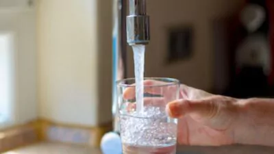 Florida sigue los pasos de Utah y prohíbe el flúor en sistemas públicos de agua potable