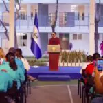 Defensores de derechos humanos alertan la situación de detenidos y migrantes en el segundo mandato de Bukele