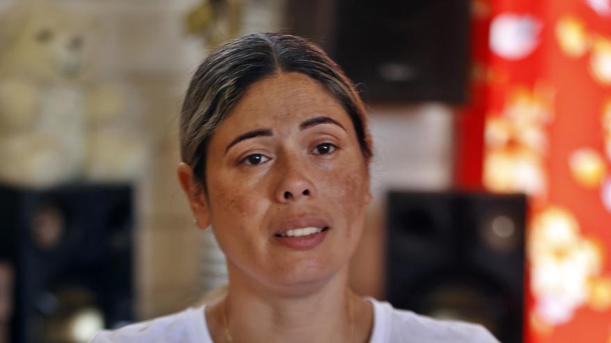 "¡Me estás quitando mi vida!", lamenta cubana deportada de EE.UU. sin su hija de 17 meses
