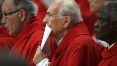 Cardenal decano pide «sea elegido el papa que la Iglesia y la humanidad necesitan este momento tan difícil»