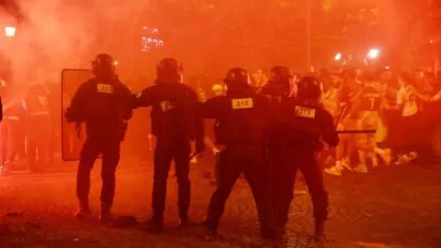 París se convirtió en una gran fiesta manchada por los disturbios con casi 300 detenidos
