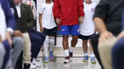 FDF presenta nueva imagen, escudo y patrocinador en evento histórico para el fútbol dominicano