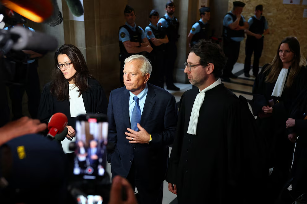 Lawyer talking with journalists in court
