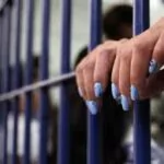 Buscan a una mujer por la muerte por asfixia de su bebé