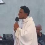 «El pueblo dominicano sangra una herida eterna»: Padre Roberto Sánchez exige verdad y justicia por tragedia del Jet Set
