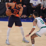 Los Knicks toman una ventaja de 3-1 sobre los Celtics  mientras Tatum se lesiona