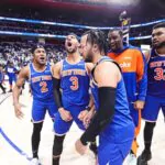 Knicks remontaron una desventaja de 20 puntos y vencen a los Celtics en tiempo extra para colocar serie 1-0