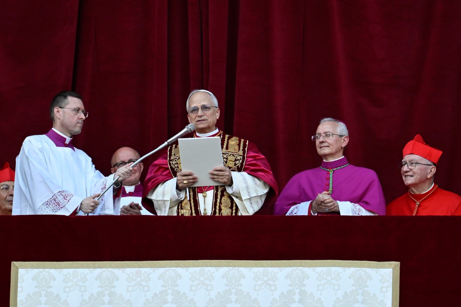 Primer discurso del papa León XIV: Un llamamiento a la paz y a una Iglesia abierta a todos