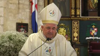 Feligreses celebran con misa la asunción de León XIV