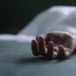 Niño de 10 años muere tras caerle una puerta metálica al salir de la escuela en Haina