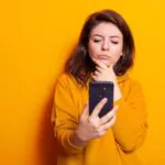 ¿Vale la pena hacer una limpieza digital? Guía rápida para organizar el celular y las redes