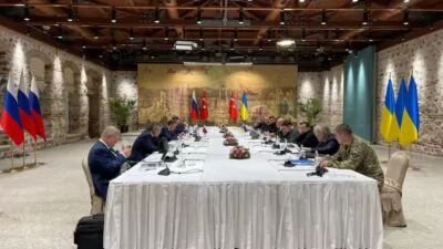 Ucrania y Rusia envían delegaciones a Estambul para dar oportunidad a las negociaciones
