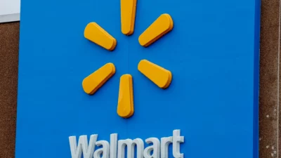Trump arremete contra Walmart porque subirá sus precios por culpa de los aranceles
