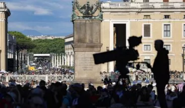 Homenaje íntimo en el velatorio del papa Francisco: devoción y respeto