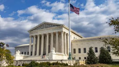 El Gobierno de Trump pide al Supremo anular el veto de juez federal a los despidos masivos