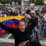Capriles llama a los venezolanos a votar pese a haber sido «robados» en las presidenciales