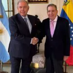 El canciller argentino se reúne con el opositor venezolano Edmundo González en Madrid