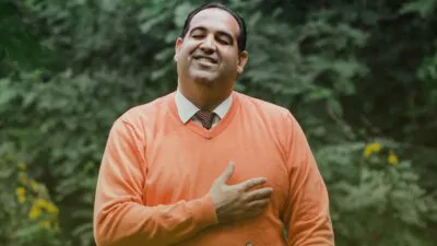 Cantautor Roberto Carlos Jorge presenta “Abrazados de Valor”, canción inspirada en la tragedia del Jet Set