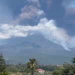 El volcán italiano Etna registra una potente erupción con coladas piroclásticas