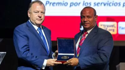 Gilberto García recibe alta distinción en Congreso de la Federación Internacional de Judo